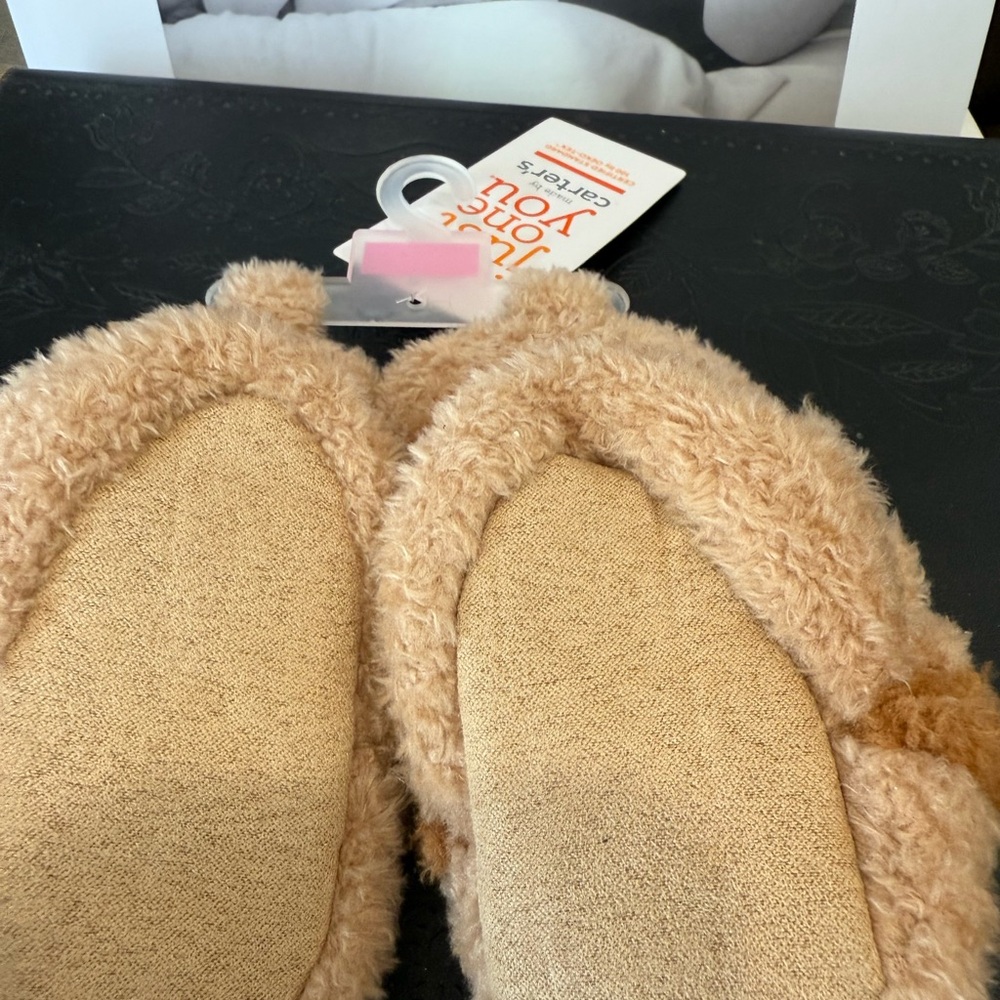FWP Cozy Lion Newborn Slippers - Picture 2 of 4